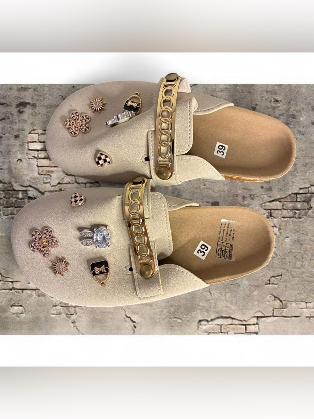 Fall forever charm clog day slippers in cream beige with gold charms size 9
